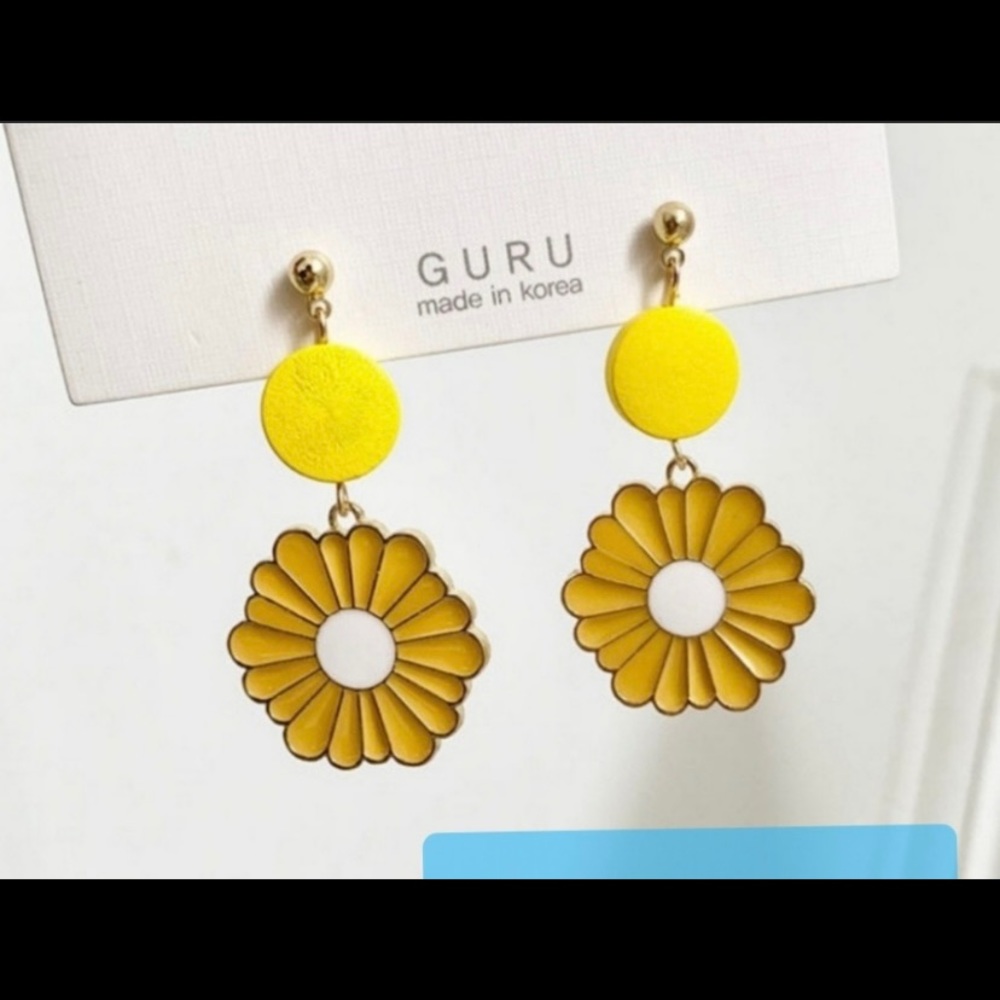 NEW Yellow Flower drop earrings